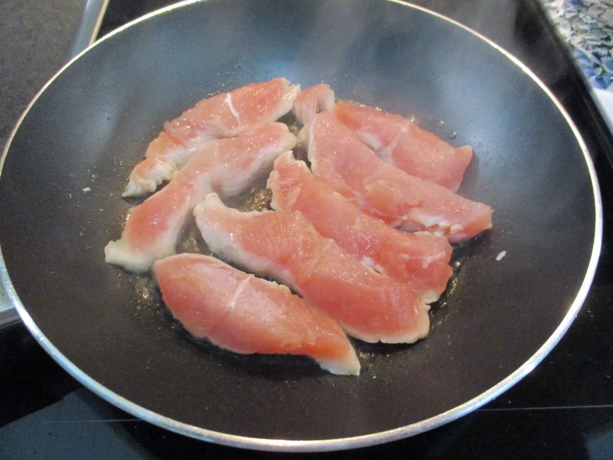 Rezept: Feldsalat mit Putenstreifen Bild Nr. 5 Feldsalat mit Putenstreifen - Rezept - Bild Nr. 5