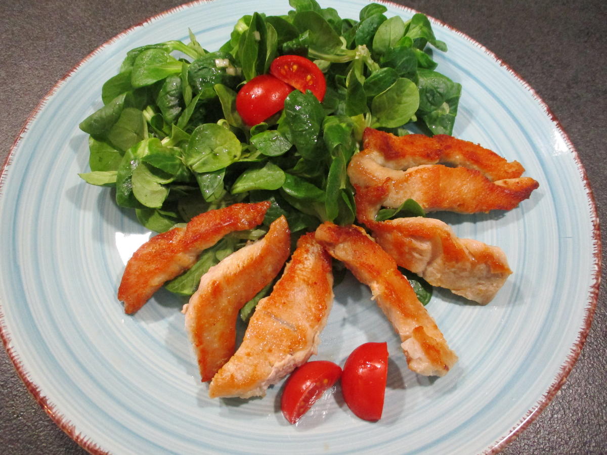 Feldsalat mit Putenstreifen - Rezept mit Bild - kochbar.de