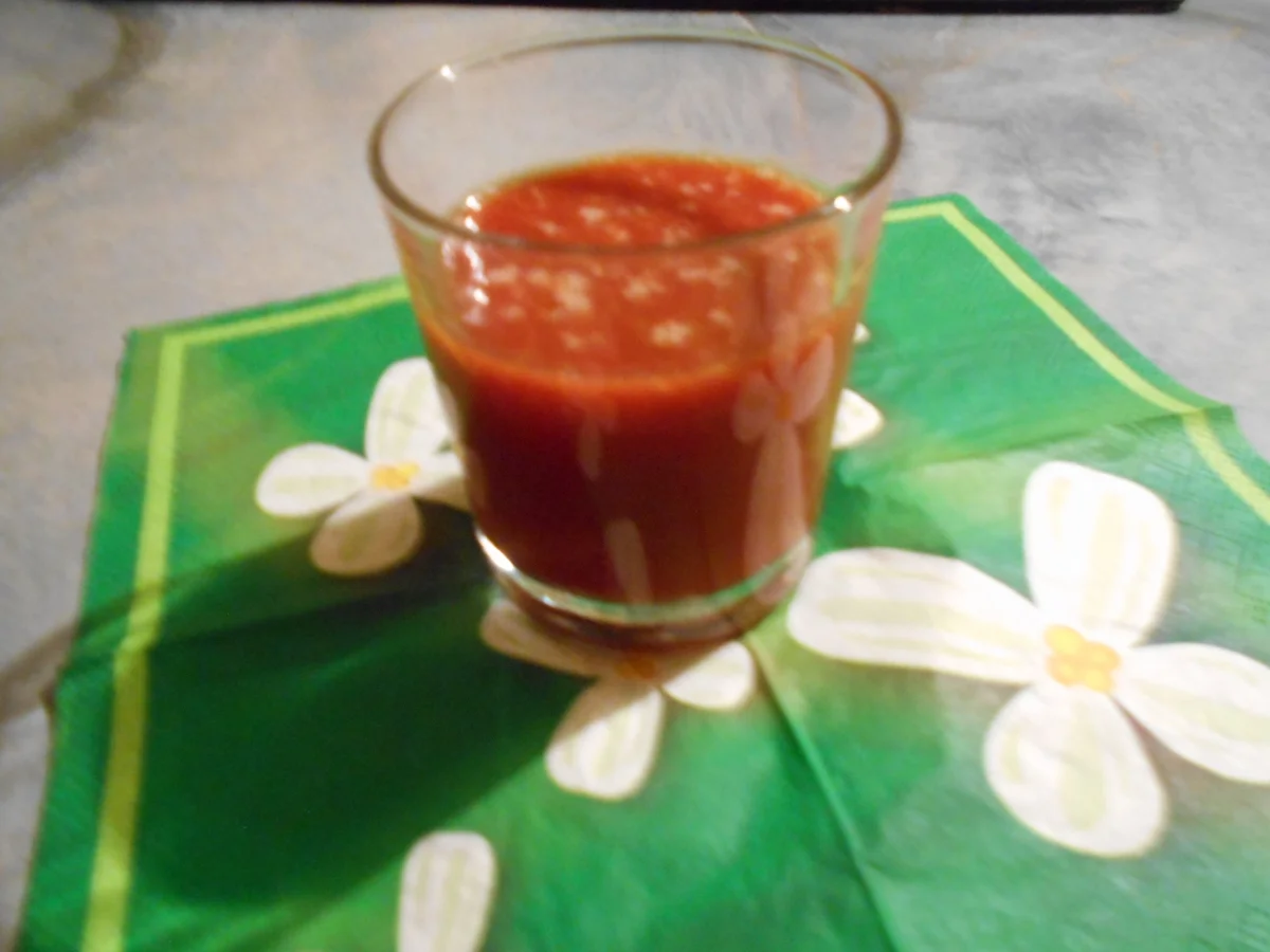 Rezept: Ein gesunder und vitaminreicher , entschlankender Tomatensaft.(appeticer) Bild Nr. 9703 Ein gesunder und vitaminreicher , entschlankender Tomatensaft.(appeticer) - Rezept - Bild Nr. 9703