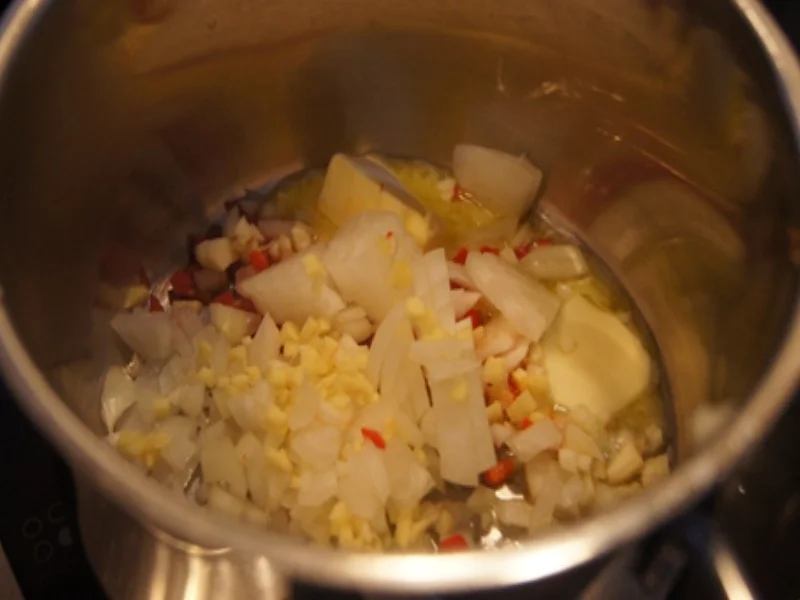 Herzhaft gewürzter Rahm-Spinat mit Rührei und Drillingen - Rezept - Bild Nr. 6