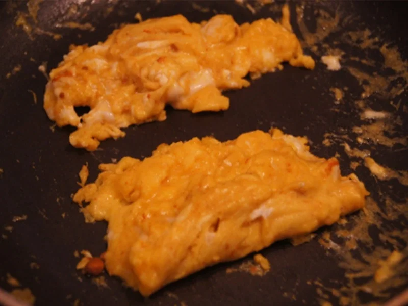 Herzhaft gewürzter Rahm-Spinat mit Rührei und Drillingen - Rezept - Bild Nr. 11