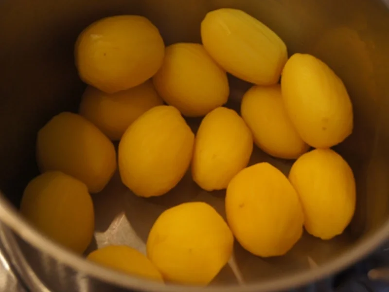 Herzhaft gewürzter Rahm-Spinat mit Rührei und Drillingen - Rezept - Bild Nr. 14