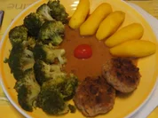 Herzhafte Buletten mit pikanter Sauce, Brokkoli und Corne de Gâtes - Rezept - Bild Nr. 2