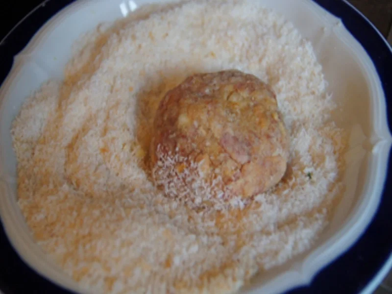 Herzhafte Buletten mit pikanter Sauce, Brokkoli und Corne de Gâtes - Rezept - Bild Nr. 6