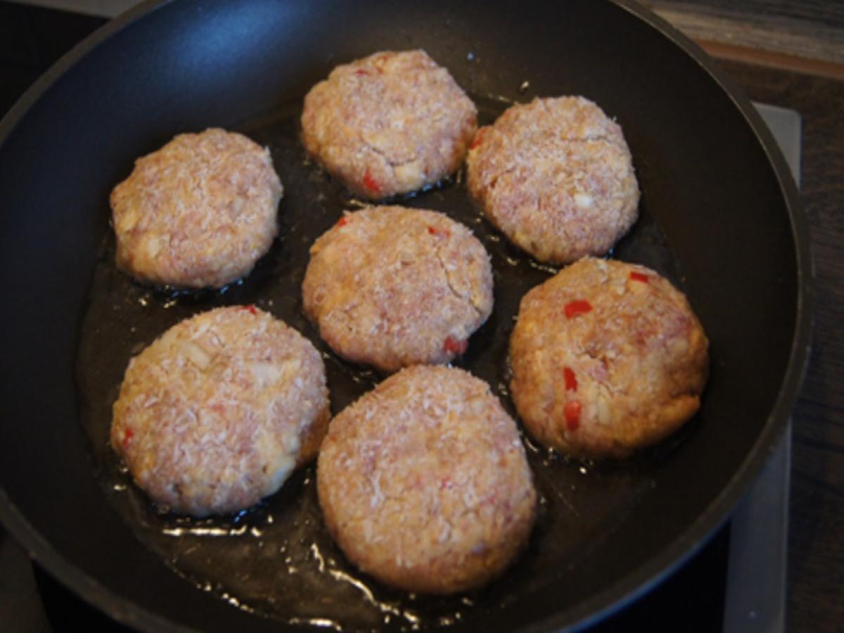 Herzhafte Buletten mit pikanter Sauce, Brokkoli und Corne de Gâtes - Rezept - Bild Nr. 7