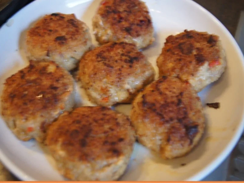 Herzhafte Buletten mit pikanter Sauce, Brokkoli und Corne de Gâtes - Rezept - Bild Nr. 10