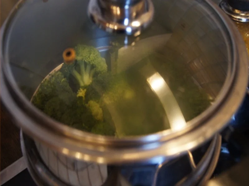 Herzhafte Buletten mit pikanter Sauce, Brokkoli und Corne de Gâtes - Rezept - Bild Nr. 15