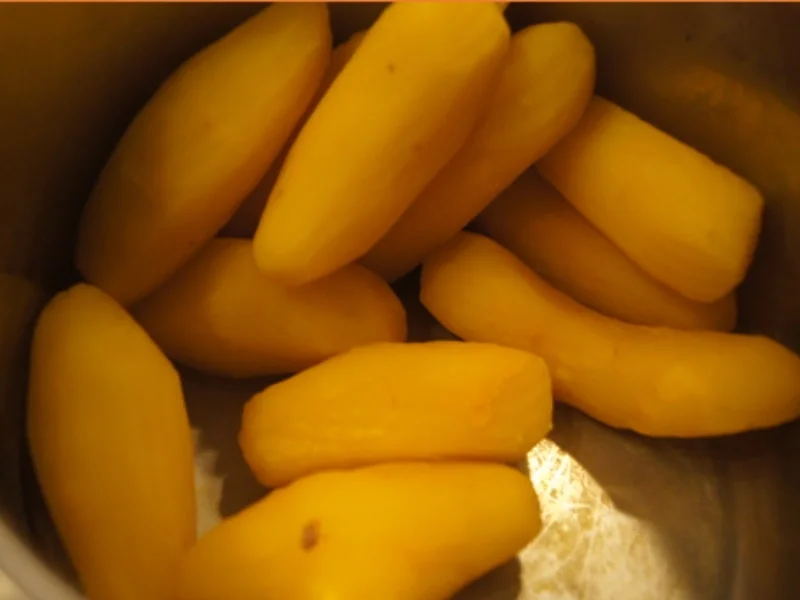 Herzhafte Buletten mit pikanter Sauce, Brokkoli und Corne de Gâtes - Rezept - Bild Nr. 17