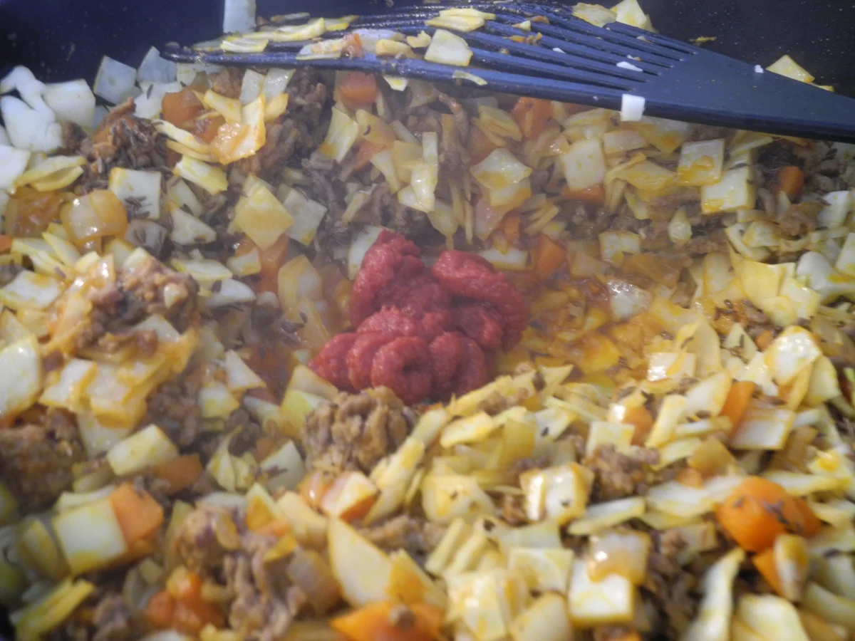 Rezept: Nachgekocht - Schmorgemüse Weißkohl mit Hackfleisch - modifiziert Bild Nr. 9731 Nachgekocht - Schmorgemüse Weißkohl mit Hackfleisch - modifiziert - Rezept - Bild Nr. 9731