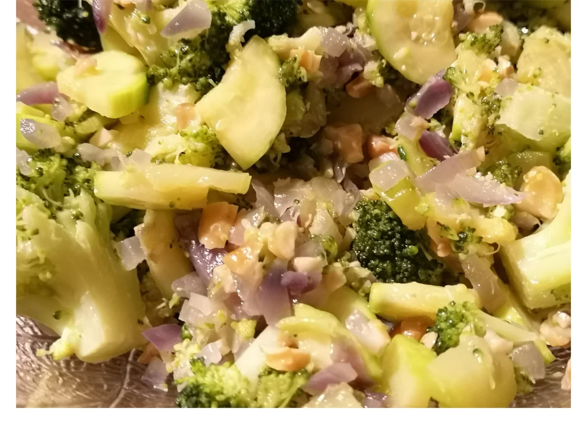 Rezept: BiNe` S BROCCOLISALAT MIT PAPAYA Bild Nr. 5 BiNe` S BROCCOLISALAT MIT PAPAYA - Rezept - Bild Nr. 5