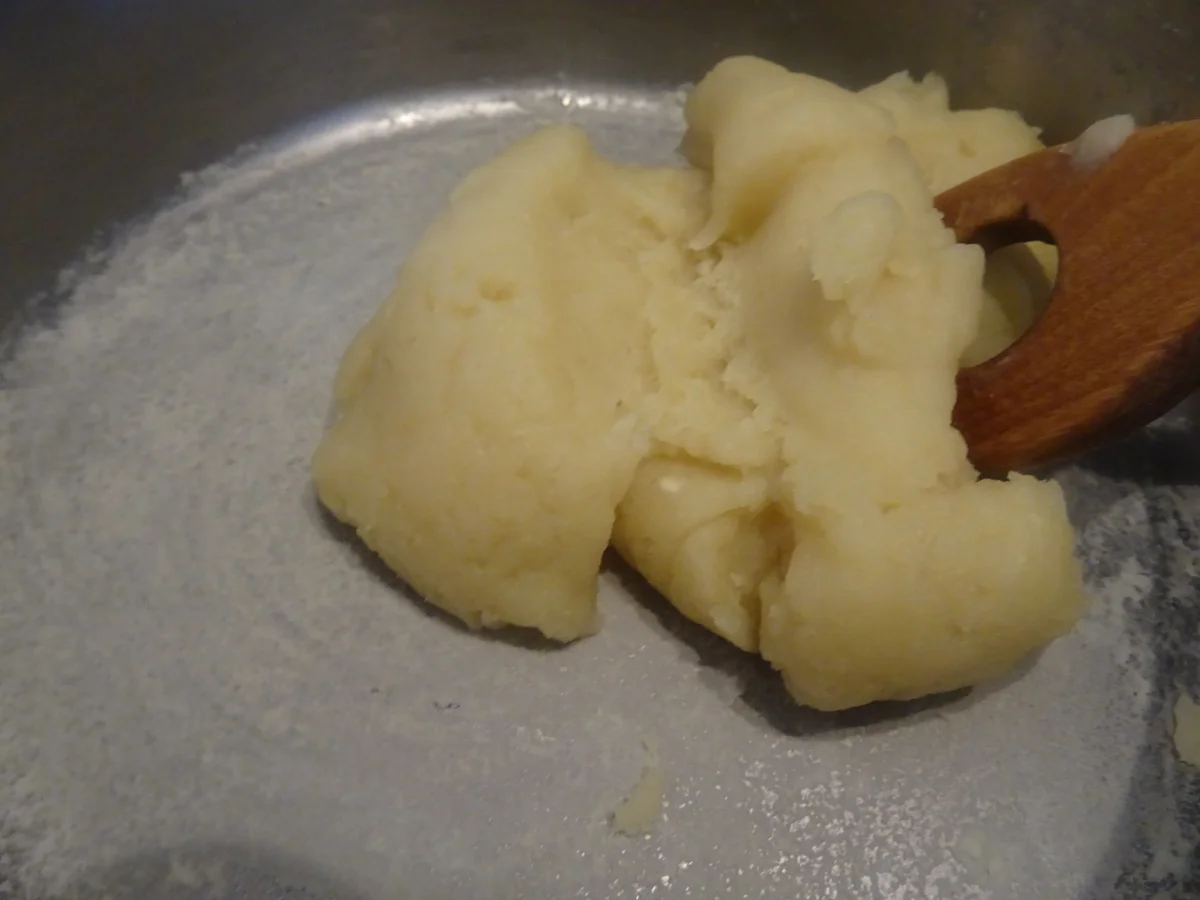 Windbeutel mit Eierlikör-Sahne und Amarena-Kirschen - Rezept - Bild Nr. 9732