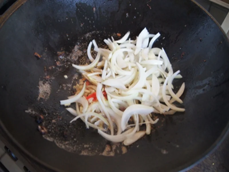 Pikant gewürzte Mettbällchen mit Gemüsemix im Wok und gelber Basmatireis - Rezept - Bild Nr. 11