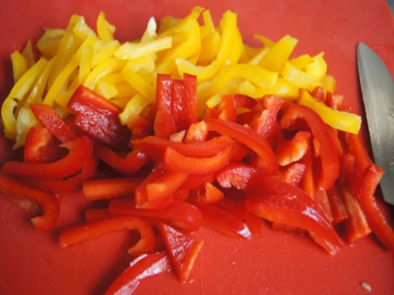 Pikant gewürzte Mettbällchen mit Gemüsemix im Wok und gelber Basmatireis - Rezept - Bild Nr. 12