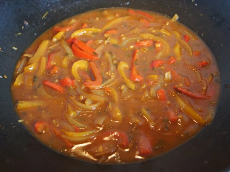 Pikant gewürzte Mettbällchen mit Gemüsemix im Wok und gelber Basmatireis - Rezept - Bild Nr. 17