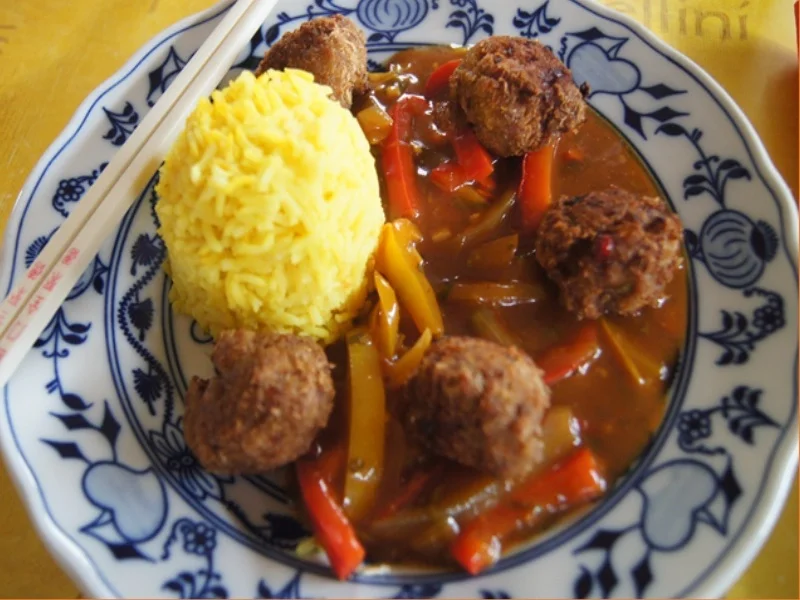 Pikant gewürzte Mettbällchen mit Gemüsemix im Wok und gelber Basmatireis - Rezept - Bild Nr. 19