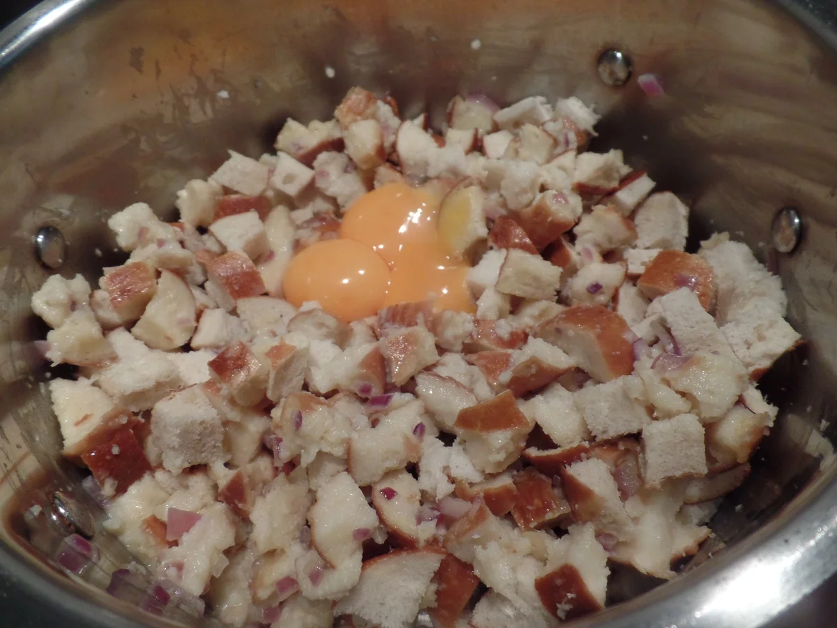 Rezept: Laugenstangenknödel mit Pilzrahmsuce Bild Nr. 9734 Laugenstangenknödel mit Pilzrahmsuce - Rezept - Bild Nr. 9734