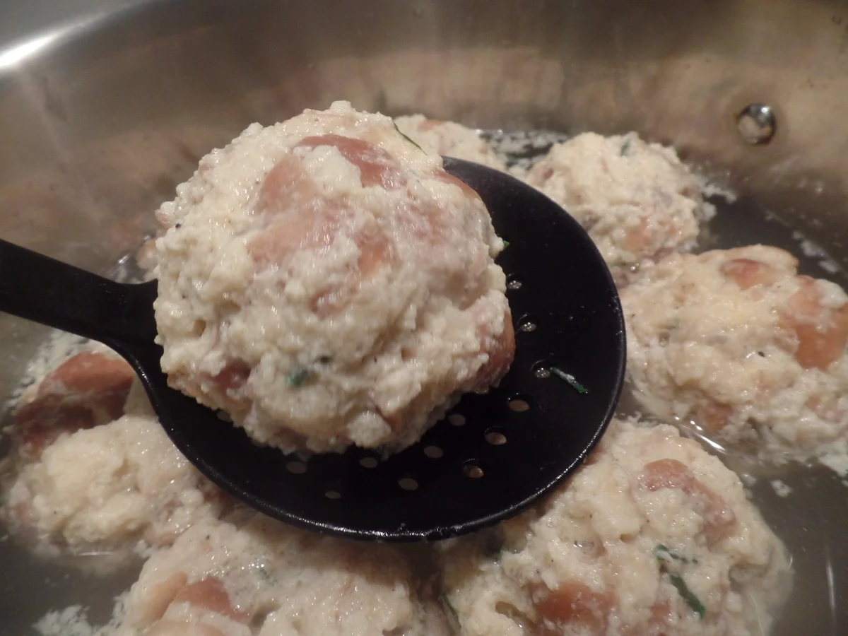 Rezept: Laugenstangenknödel mit Pilzrahmsuce Bild Nr. 9756 Laugenstangenknödel mit Pilzrahmsuce - Rezept - Bild Nr. 9756