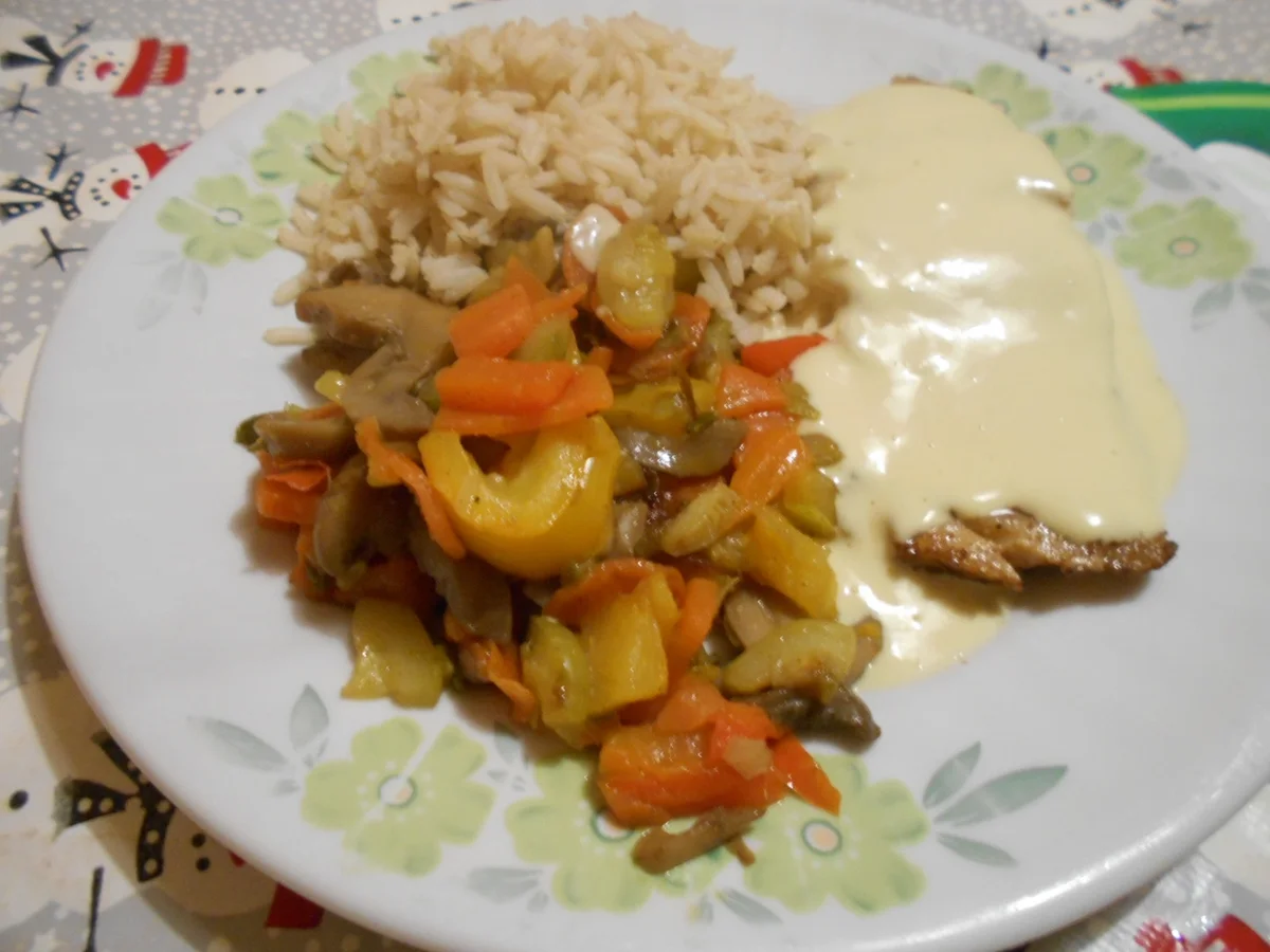 Gemüsepfanne mit Lachs und Naturreis . - Rezept - Bild Nr. 9751