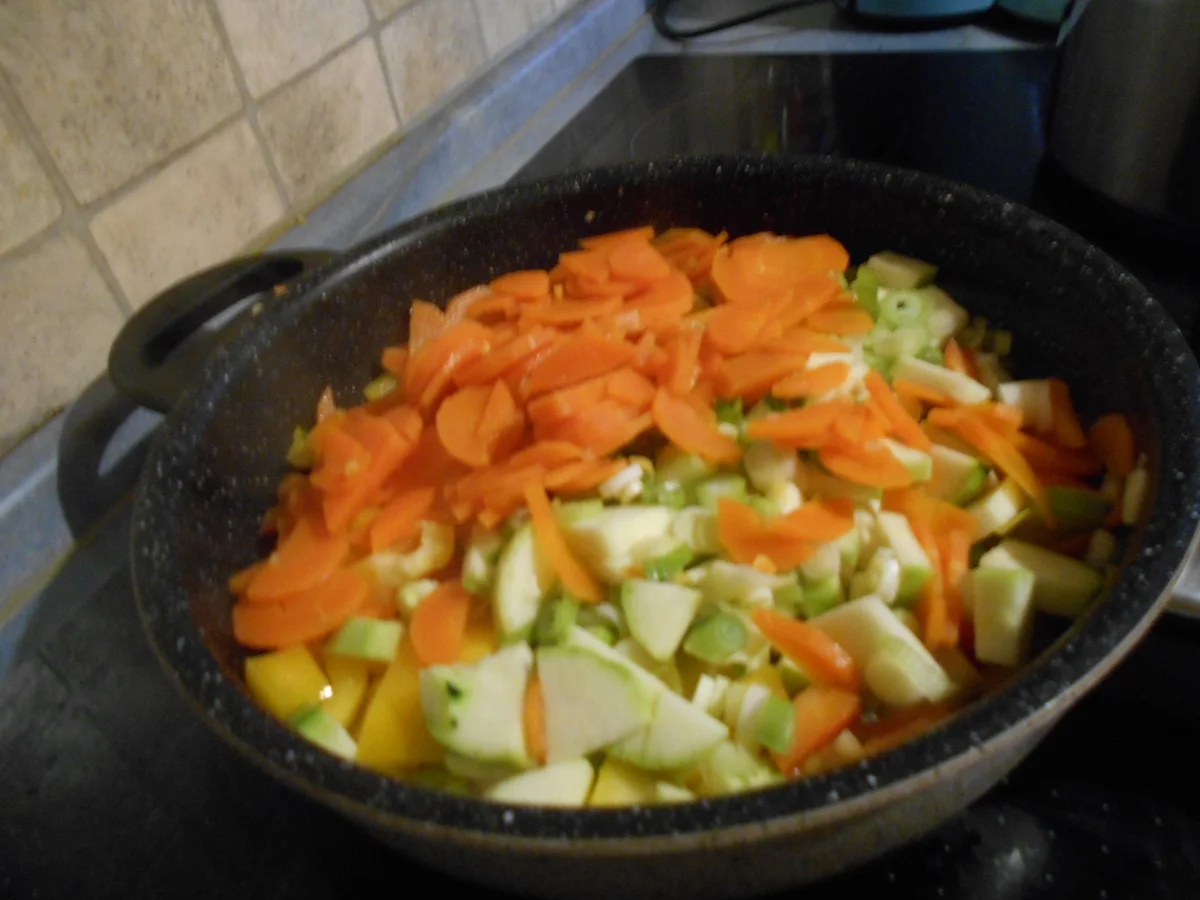 Gemüsepfanne mit Lachs und Naturreis . - Rezept - Bild Nr. 9752