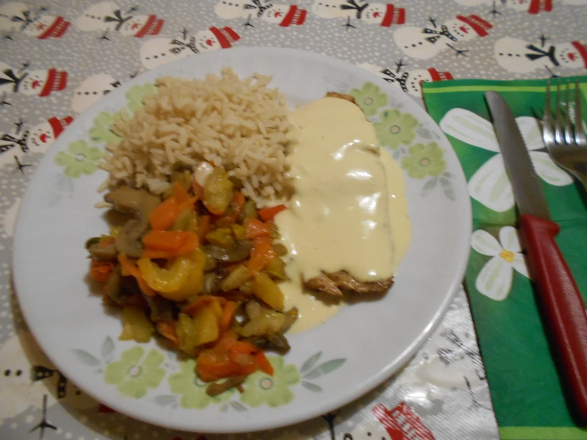 Gemüsepfanne mit Lachs und Naturreis . - Rezept - Bild Nr. 9756