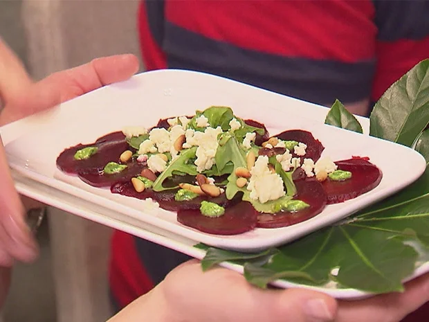 Rote-Bete-Carpaccio mit gebackenem Schafskäse-Crumble - Rezept - Bild Nr. 2