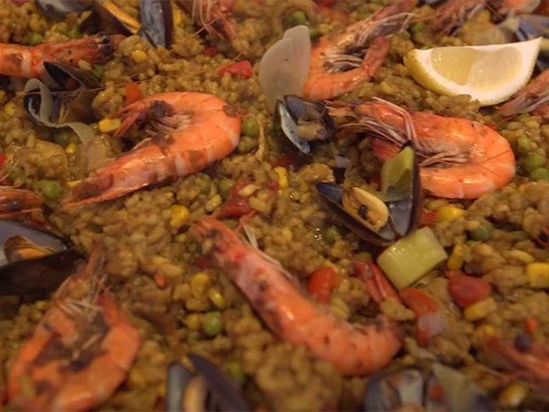 Paella mit Fisch und Fleisch - Rezept - Bild Nr. 2