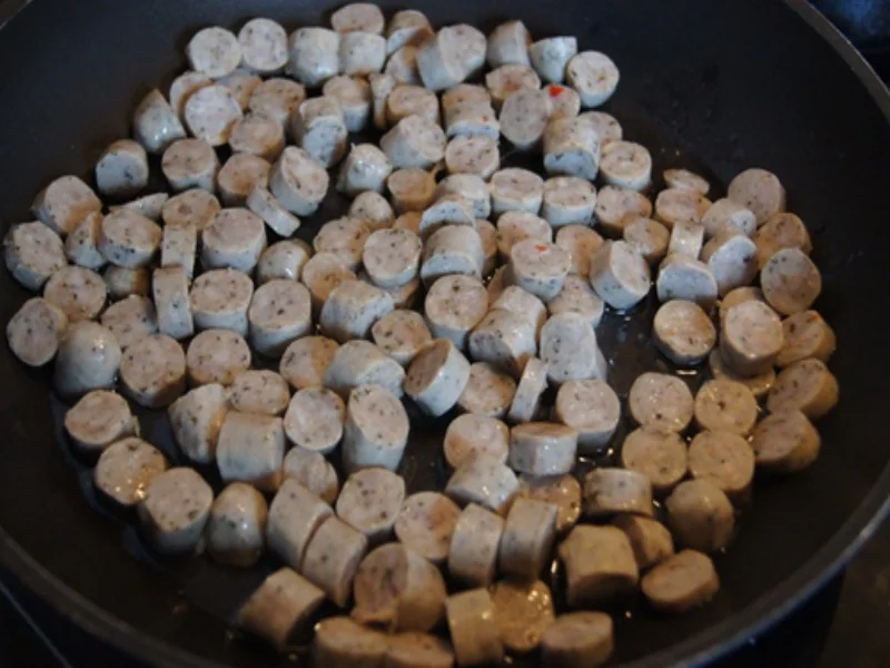 Pikant gewürzte Kürbissuppe mit Kartoffel- und Rostbratwurst-Einlage - Rezept - Bild Nr. 16