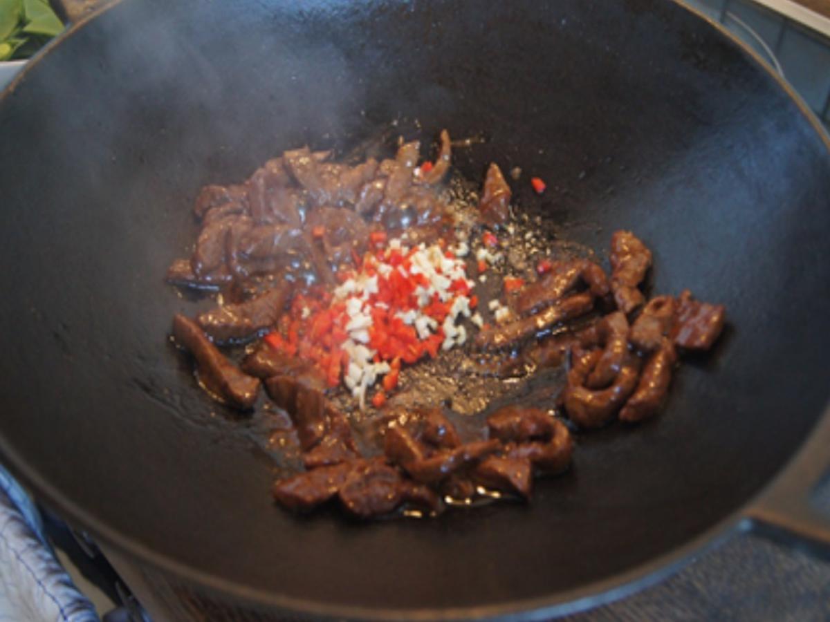 Steakhüfte mit Paprika-Zuckerschoten-Gemüse im Wok und gelber Basmatireis - Rezept - Bild Nr. 11