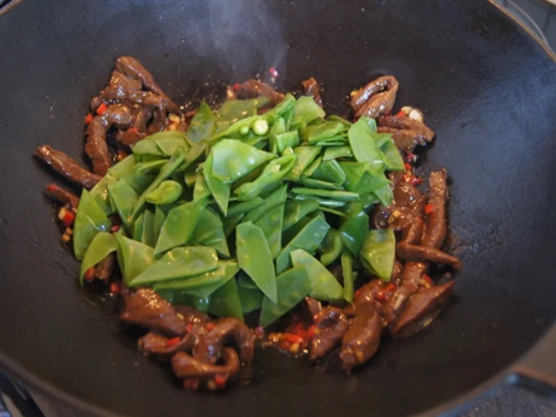 Steakhüfte mit Paprika-Zuckerschoten-Gemüse im Wok und gelber Basmatireis - Rezept - Bild Nr. 12