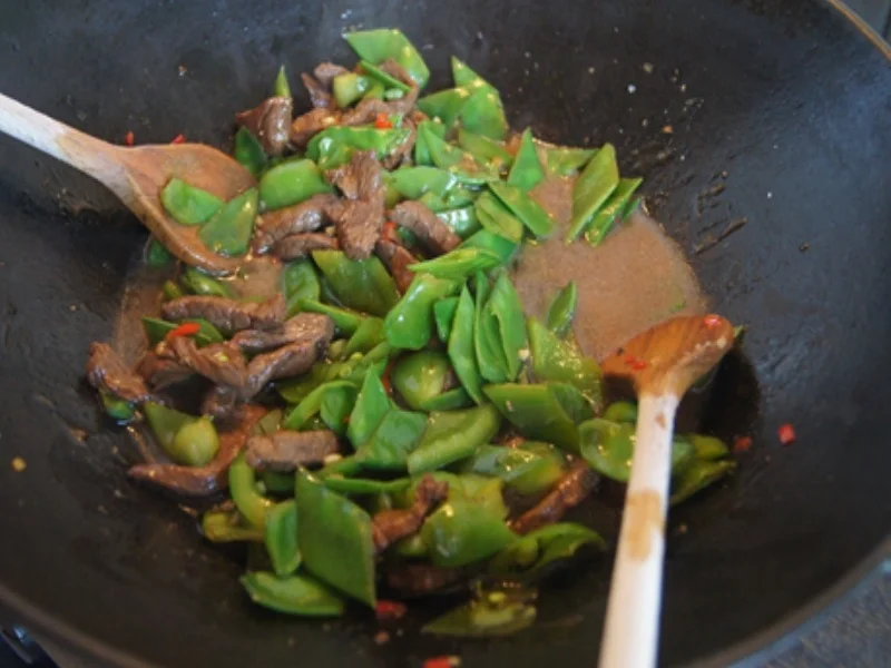 Steakhüfte mit Paprika-Zuckerschoten-Gemüse im Wok und gelber Basmatireis - Rezept - Bild Nr. 14