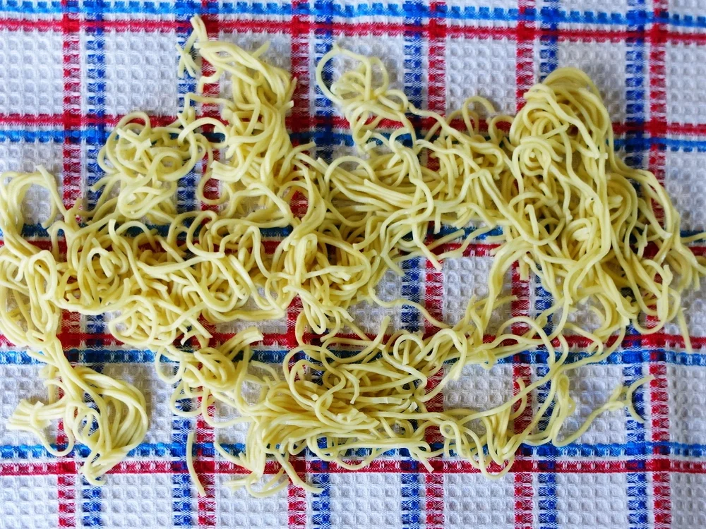 Bunte Nudeln mit Zuckerschoten und Pilzen - Rezept - Bild Nr. 3