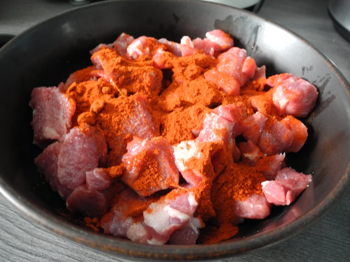 Rezept: Putengulasch mit bunten Reisnudeln Bild Nr. 9797 Putengulasch mit bunten Reisnudeln - Rezept - Bild Nr. 9797