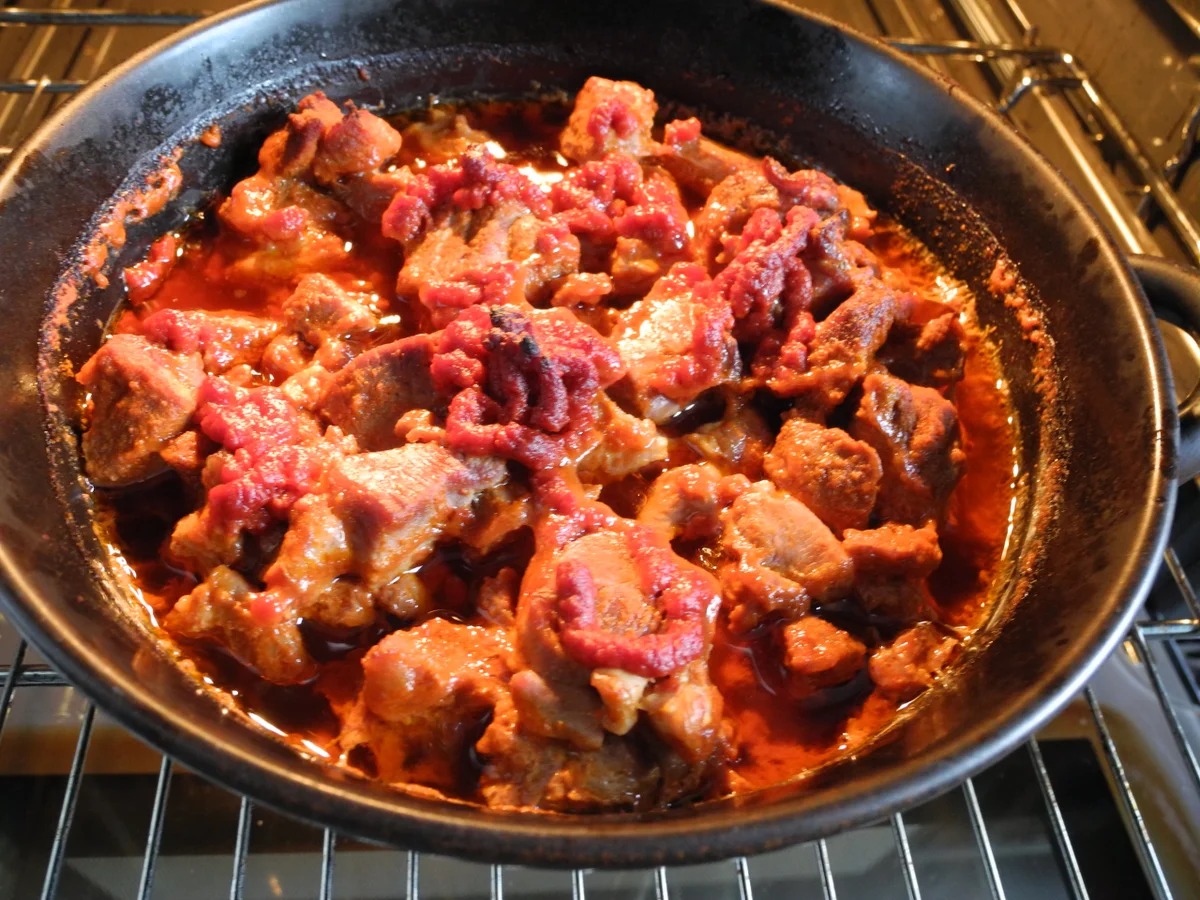 Rezept: Putengulasch mit bunten Reisnudeln Bild Nr. 9799 Putengulasch mit bunten Reisnudeln - Rezept - Bild Nr. 9799