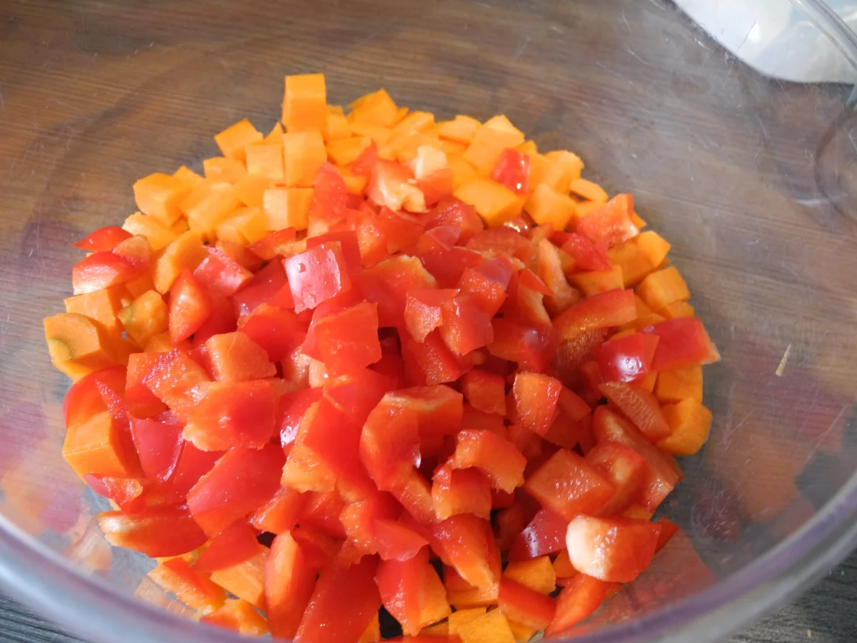 Rezept: Putengulasch mit bunten Reisnudeln Bild Nr. 9800 Putengulasch mit bunten Reisnudeln - Rezept - Bild Nr. 9800