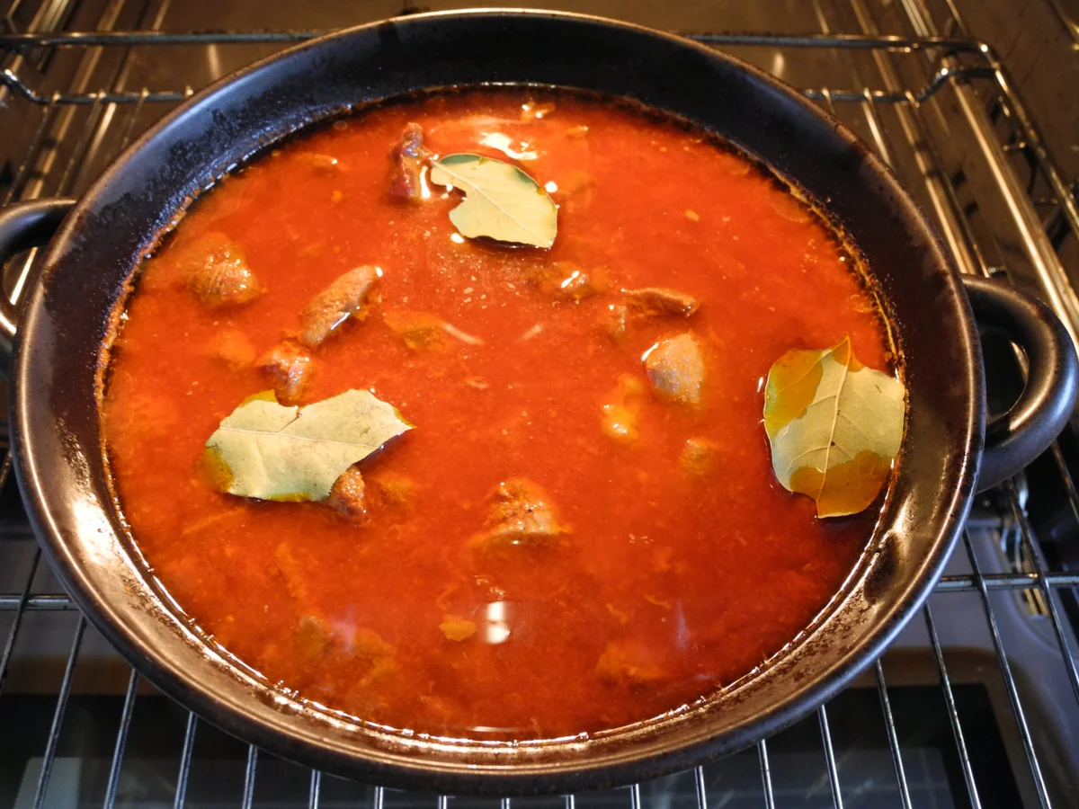 Rezept: Putengulasch mit bunten Reisnudeln Bild Nr. 9803 Putengulasch mit bunten Reisnudeln - Rezept - Bild Nr. 9803