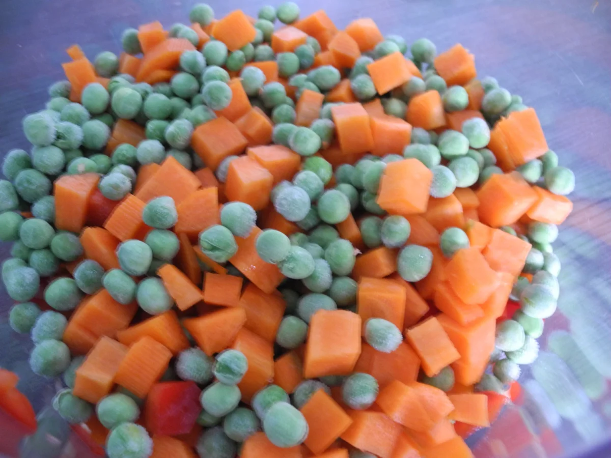 Rezept: Putengulasch mit bunten Reisnudeln Bild Nr. 9804 Putengulasch mit bunten Reisnudeln - Rezept - Bild Nr. 9804