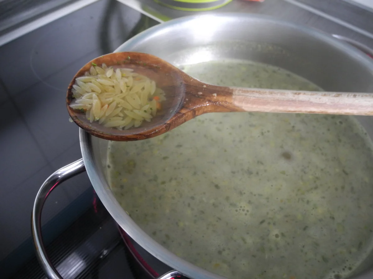 Rezept: Putengulasch mit bunten Reisnudeln Bild Nr. 9806 Putengulasch mit bunten Reisnudeln - Rezept - Bild Nr. 9806