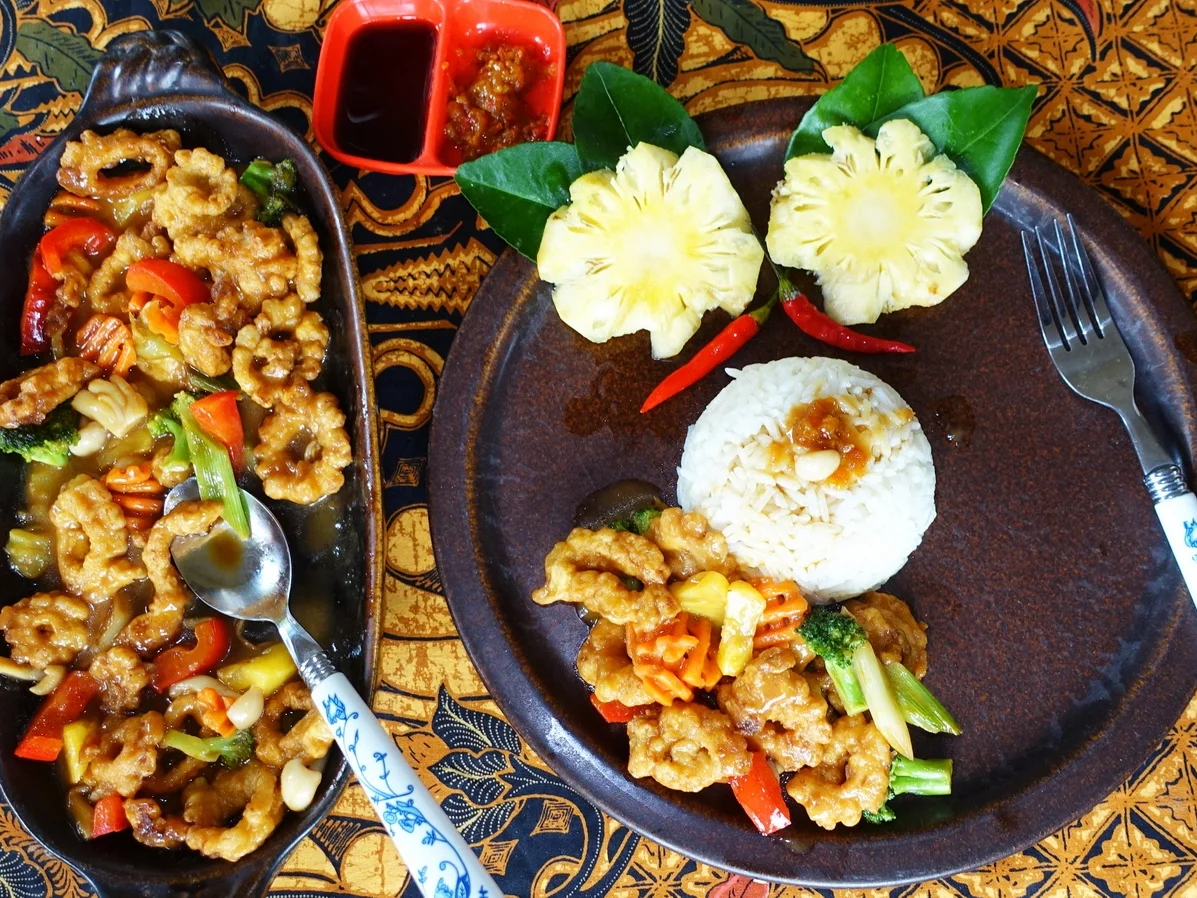 Tintenfischringe im Mehlmantel mit süßer Tamarindensauce - Rezept - Bild Nr. 2