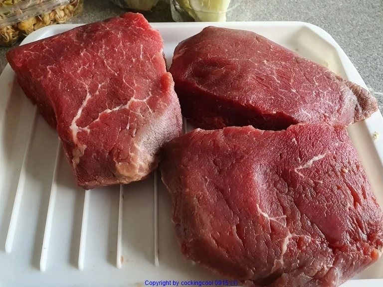 Gorgonzolasteak  auf Rauke und Kirschtomaten (heute mit Römersalat) - Rezept - Bild Nr. 7