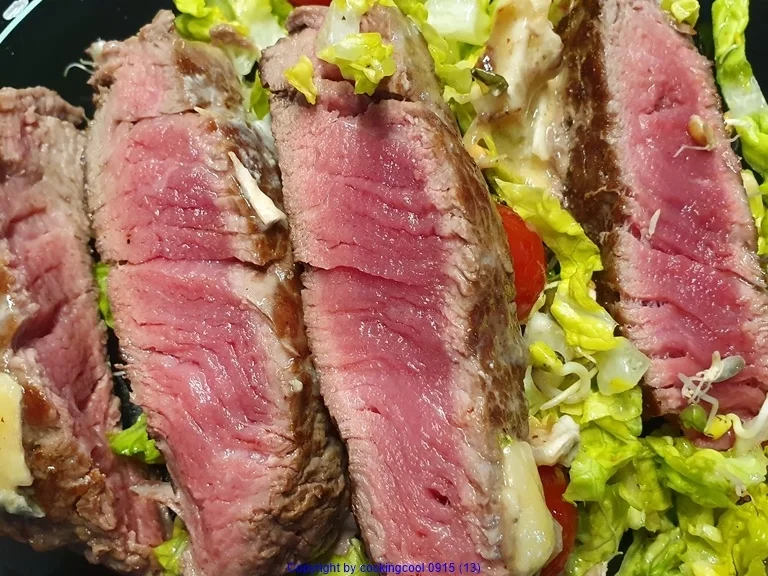 Gorgonzolasteak  auf Rauke und Kirschtomaten (heute mit Römersalat) - Rezept - Bild Nr. 15