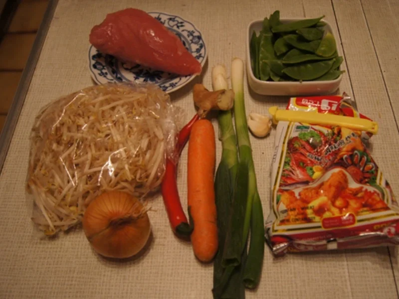 Putenbrustwürfel mit Gemüsestreifen - Rezept - Bild Nr. 3