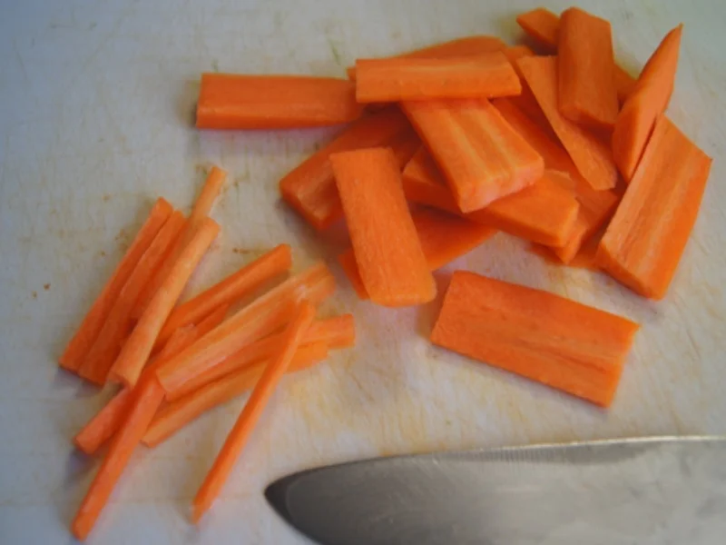 Putenbrustwürfel mit Gemüsestreifen - Rezept - Bild Nr. 9