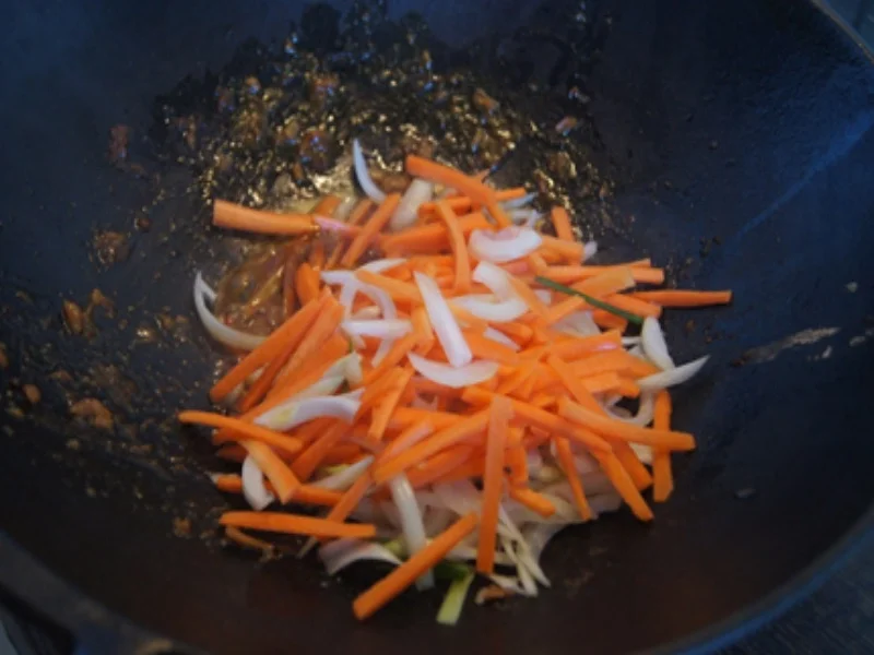 Putenbrustwürfel mit Gemüsestreifen - Rezept - Bild Nr. 15