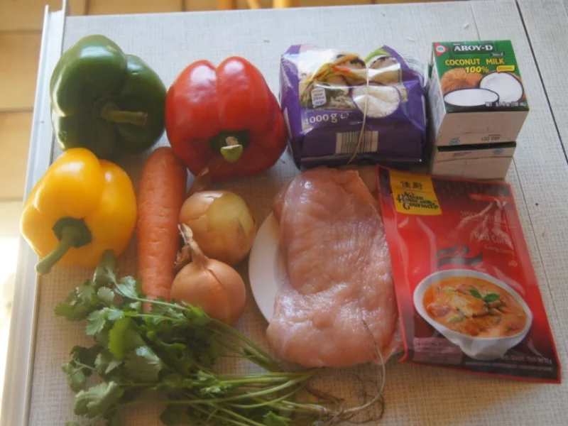 Thailändisches rotes Curry mit Rindfleisch, Paprika-Gemüse-Mix und gelber Basmatireis - Rezept - Bild Nr. 3