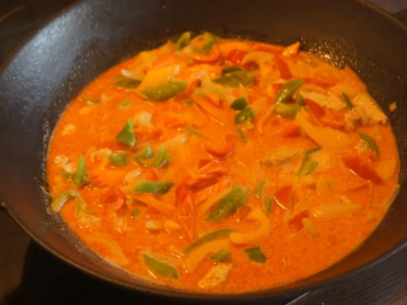 Thailändisches rotes Curry mit Rindfleisch, Paprika-Gemüse-Mix und gelber Basmatireis - Rezept - Bild Nr. 14
