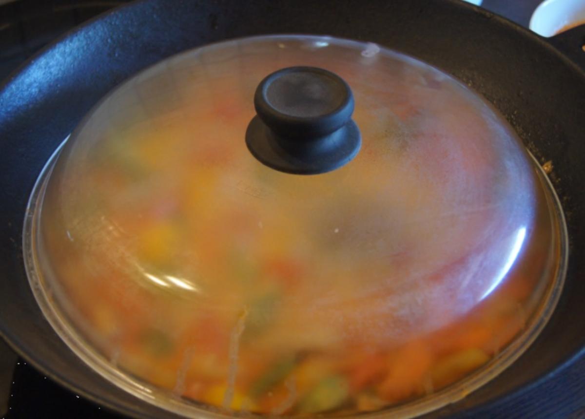 Thailändisches rotes Curry mit Rindfleisch, Paprika-Gemüse-Mix und gelber Basmatireis - Rezept - Bild Nr. 18