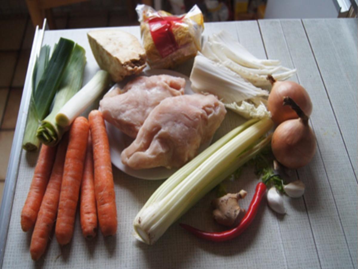 Hähnchenbrustfilet-Gemüse-Suppe mit Eierstich und Fadennudeln - Rezept - Bild Nr. 3