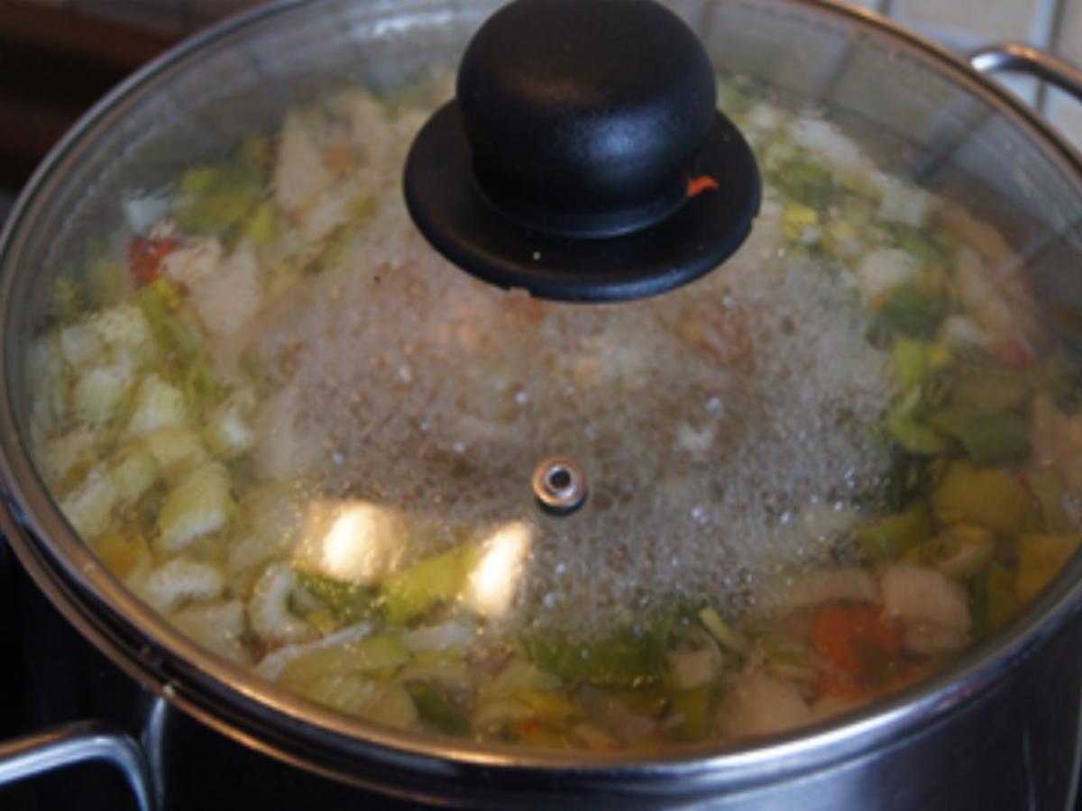 Hähnchenbrustfilet-Gemüse-Suppe mit Eierstich und Fadennudeln - Rezept - Bild Nr. 14