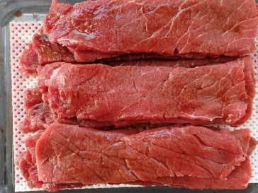 Scharfe Zucchini-Rouladen mit Rindfleisch- und Gemüsefüllung - Rezept - Bild Nr. 3