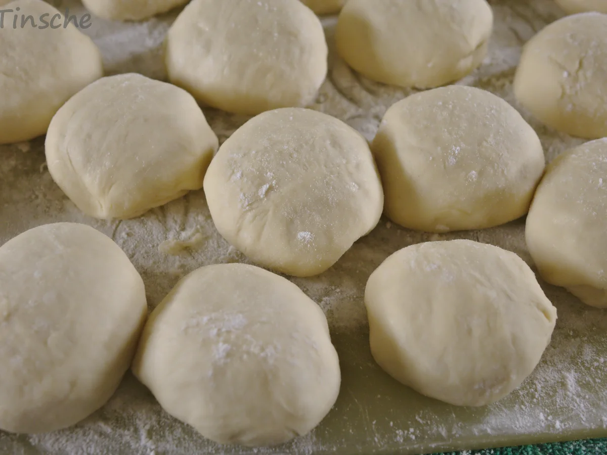 Rehgeschnetzeltes mit Hefeknödeln - Rezept - Bild Nr. 4